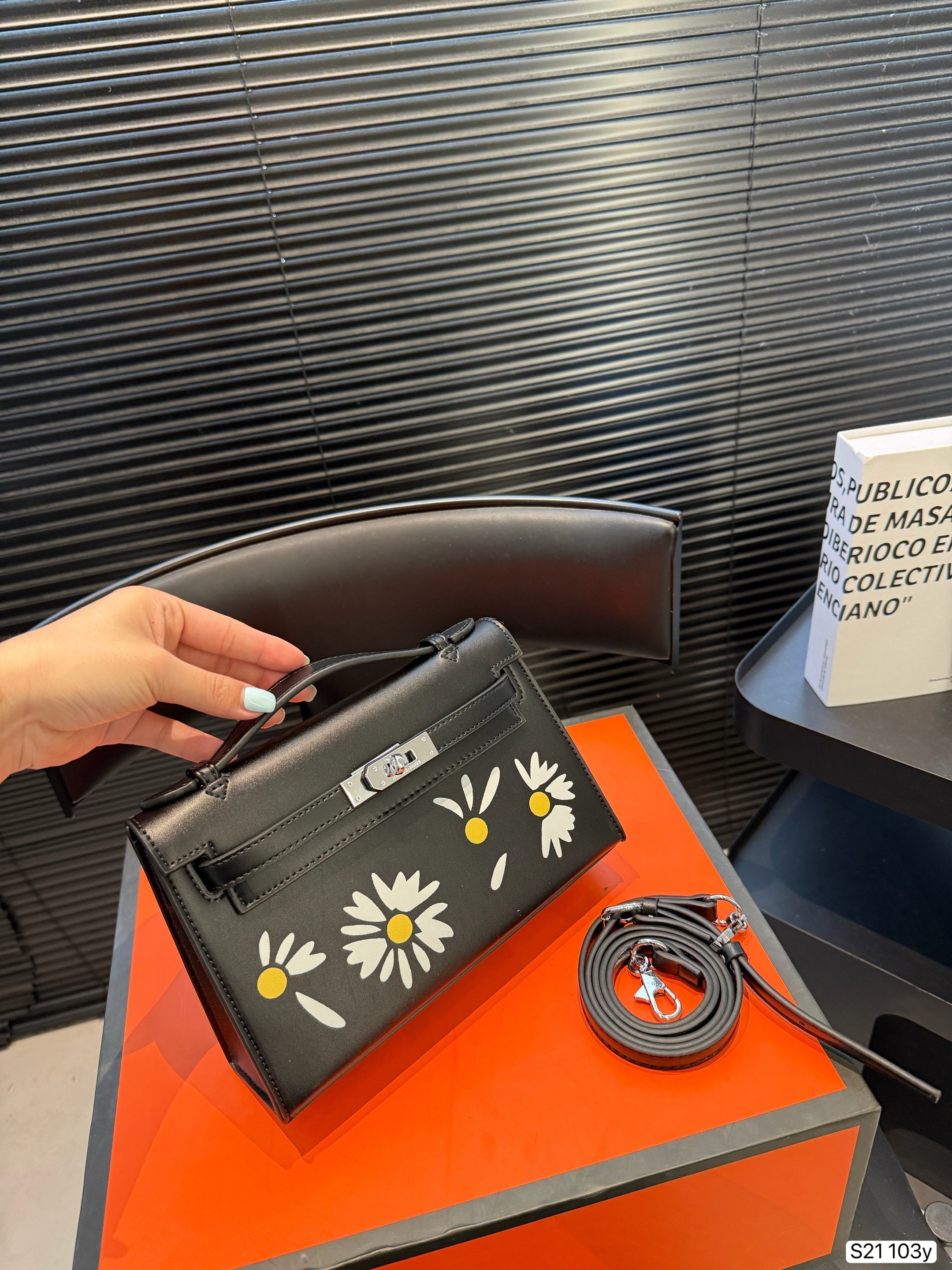 Hermès NEW KELLY Daisy Edition